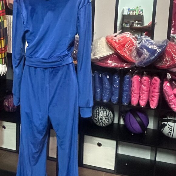 Electric Elegance: The Ultimate Blue 2pc Set - Picture 3 of 6